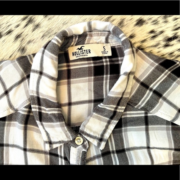 Hollister plaid lightweight button down, S - Picture 2 of 2